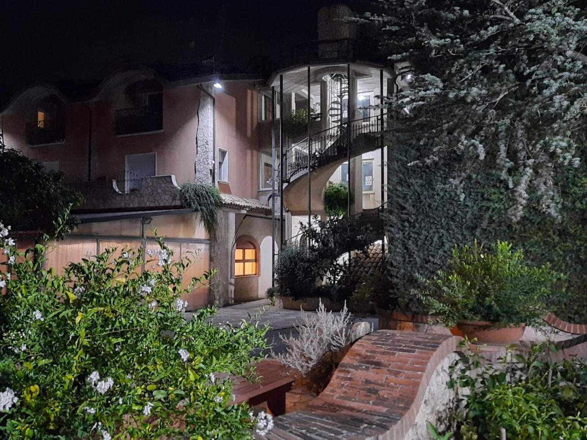 Parco Sogni D'Oro Aparthotel Montella Buitenkant foto