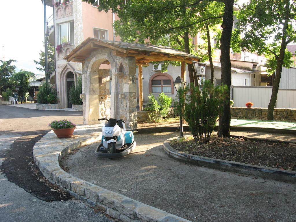 Parco Sogni D'Oro Aparthotel Montella Buitenkant foto